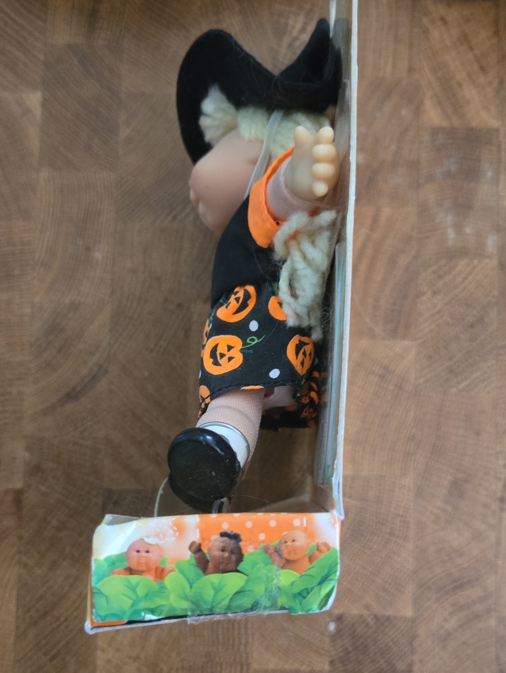 Cabbage Patch Halloween Pumpkin Witch Beanbag Mini Doll - Black & Orange - Picture 4 of 6